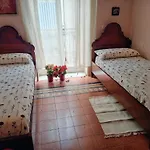 Bright 2-Bedroom Apartment Near Napoli