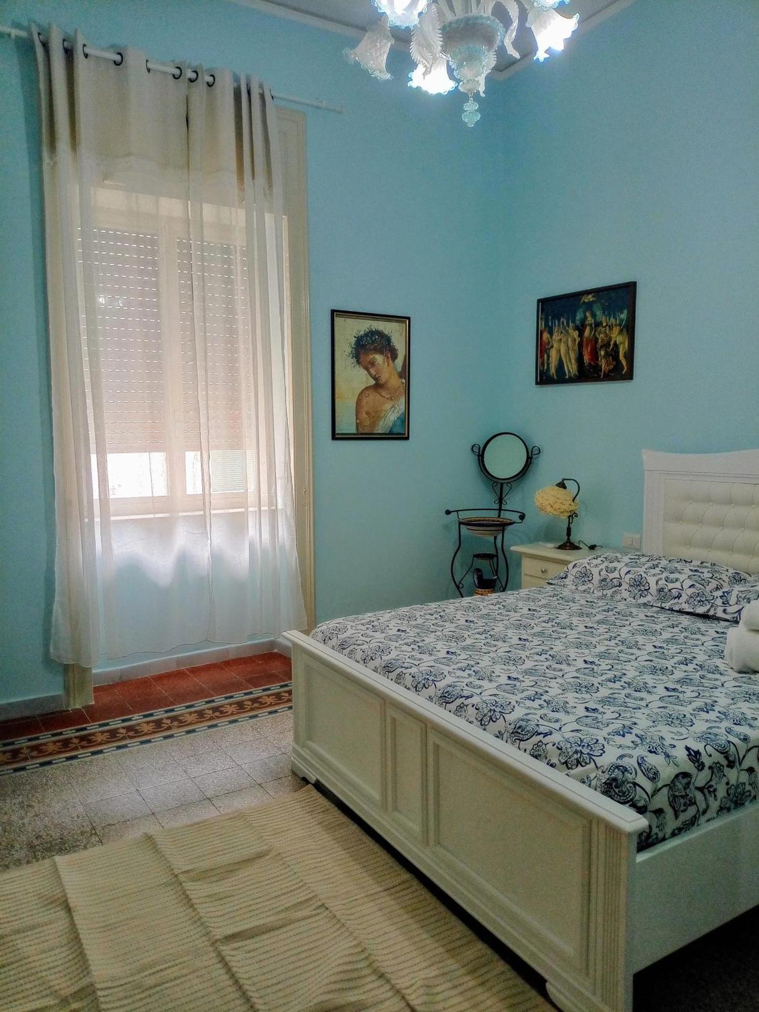 Bright 2-bedroom Near *